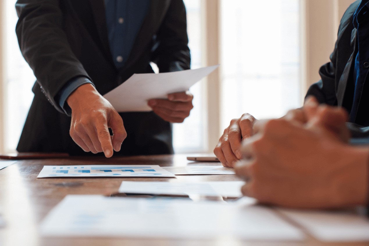 How do insurance companies pay out claims? A complete guide.